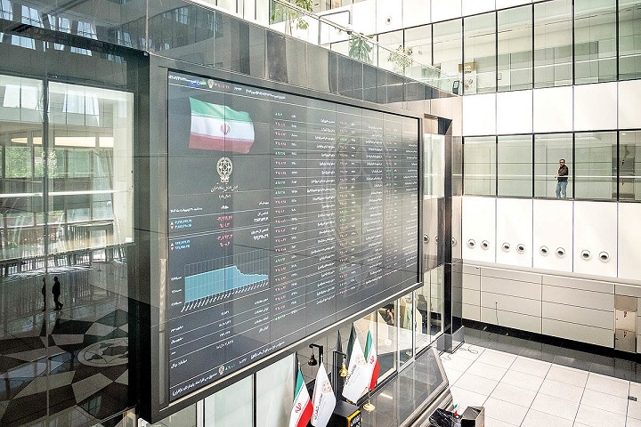 بورس در تقاطع سیاست و اقتصاد/ عقب‌نشینی یا رشد محتاطانه؟